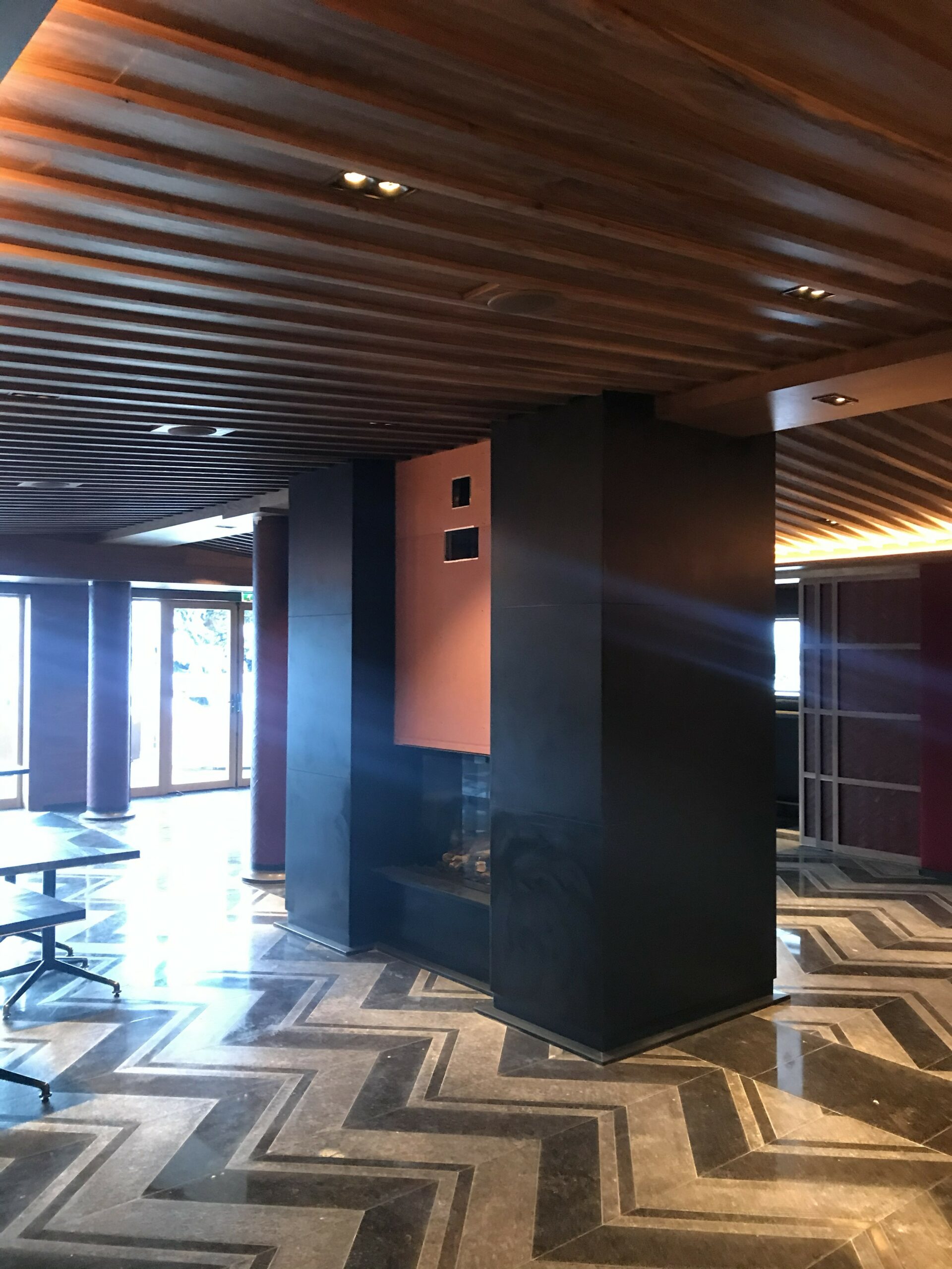 Plafond décoratif à lames bois